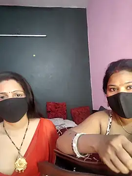 Snapshot of cutee__crazy chatting on February 2026 01:50:02 PM cutee crazy online show from February 2026 01:50:02 PM