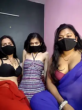 Snapshot of cutee__crazy chatting on February 2026 02:14:01 PM cutee crazy online show from February 2026 02:14:01 PM