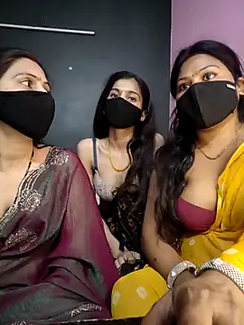 Snapshot of cutee__crazy chatting on February 2026 01:55:01 PM cutee crazy online show from February 2026 01:55:01 PM