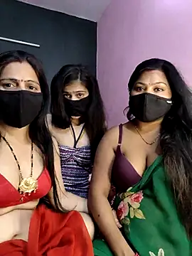 Snapshot of cutee__crazy chatting on February 2026 02:18:01 PM cutee crazy online show from February 2026 02:18:01 PM