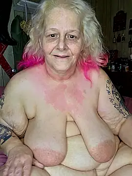 Snapshot of DavisDesires chatting on February 2026 09:00:02 PM DavisDesires online show from February 2026 09:00:02 PM