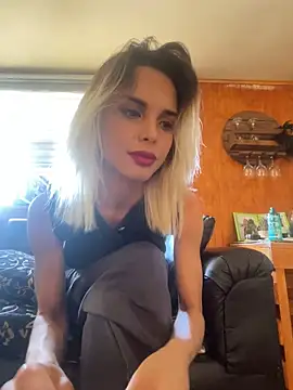 Lalolachilena online show from February 2026 06:09:01 PM