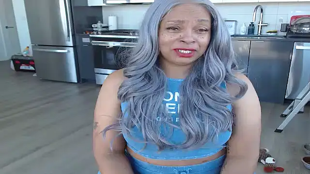 Snapshot of MSweetLindaParks chatting on April 2026 09:01:01 PM MSweetLindaParks online show from April 2026 09:01:01 PM
