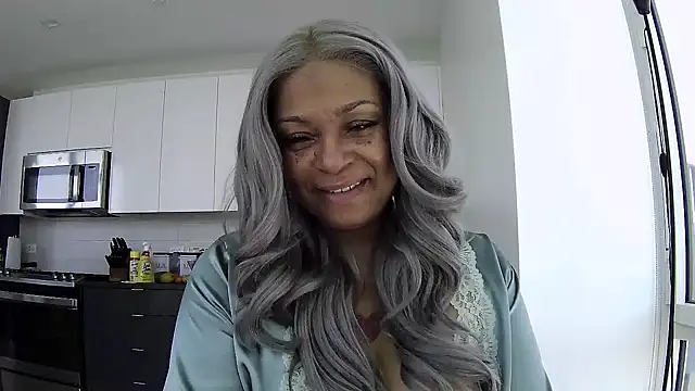 Snapshot of MSweetLindaParks chatting on May 2026 03:40:01 PM MSweetLindaParks online show from May 2026 03:40:01 PM