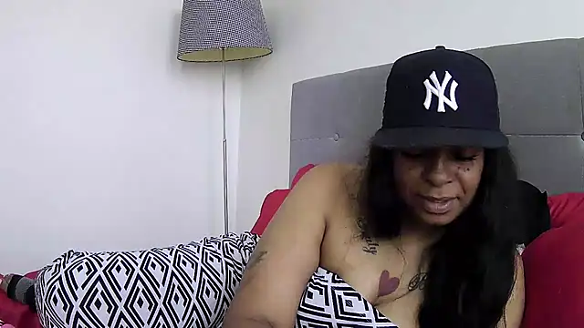 Snapshot of MSweetLindaParks chatting on June 2026 02:15:02 PM MSweetLindaParks online show from June 2026 02:15:02 PM