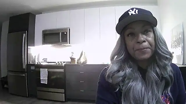 Snapshot of MSweetLindaParks chatting on July 2026 03:35:02 AM MSweetLindaParks online show from July 2026 03:35:02 AM