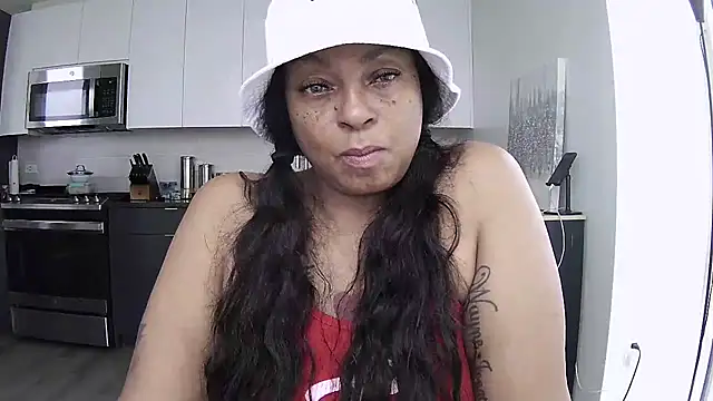Snapshot of MSweetLindaParks chatting on July 2026 05:48:02 PM MSweetLindaParks online show from July 2026 05:48:02 PM
