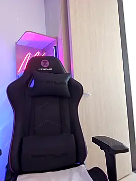 miaeyes online show from January 2025 04:43:01 PM