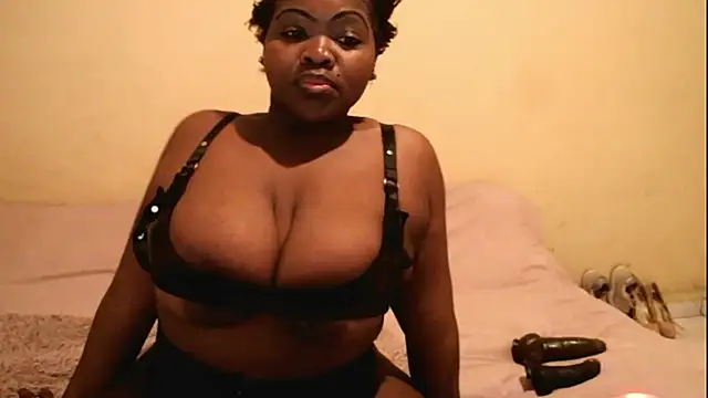 Snapshot of Queen_BootyXXX chatting on September 2025 02:46:02 AM Queen BootyXXX online show from September 2025 02:46:02 AM