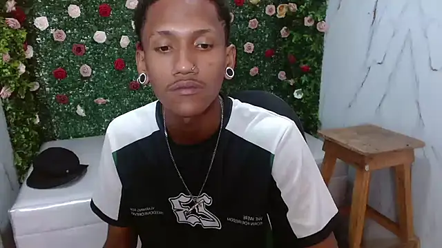 Snapshot of ManSant chatting on January 2026 04:00:01 PM ManSant online show from January 2026 04:00:01 PM