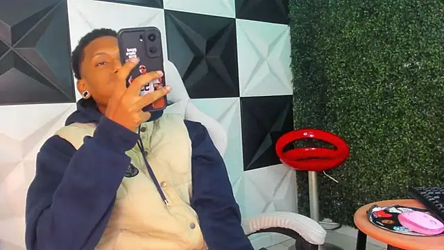 Snapshot of ManSant chatting on February 2026 04:06:02 PM ManSant online show from February 2026 04:06:02 PM