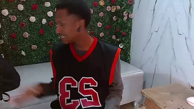 Snapshot of ManSant chatting on February 2026 02:33:01 PM ManSant online show from February 2026 02:33:01 PM