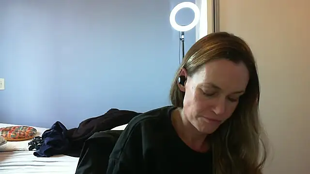 Annylove1 online show from October 2025 04:30:02 PM