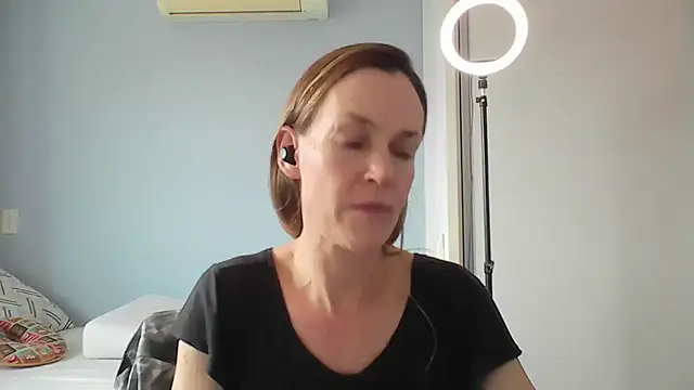 Annylove1 online show from December 2025 03:32:01 PM