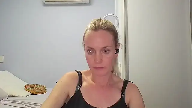 Annylove1 online show from January 2026 12:36:01 AM