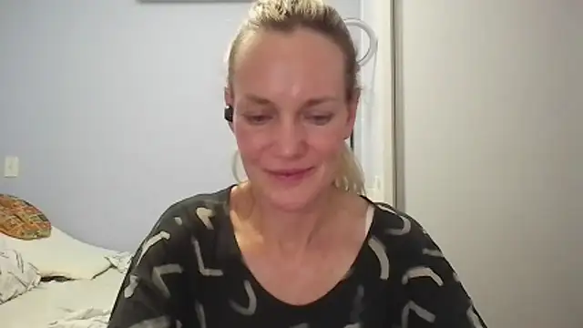 Annylove1 online show from February 2026 12:26:01 AM