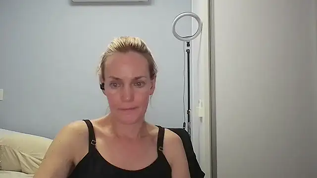 Annylove1 online show from February 2026 12:18:02 AM