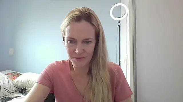 Annylove1 online show from February 2026 12:15:02 PM