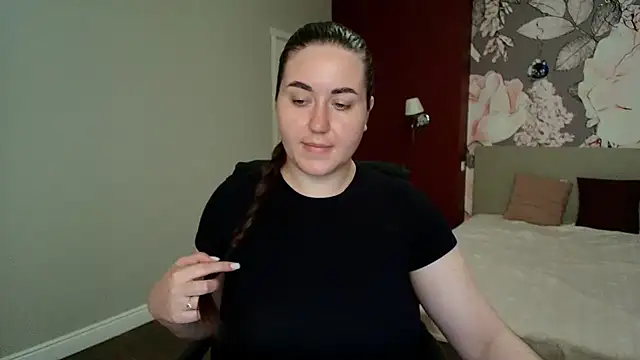 Snapshot of Roxie_Bradley chatting on May 2026 05:49:01 AM Roxie Bradley online show from May 2026 05:49:01 AM