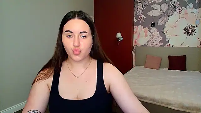 Snapshot of Roxie_Bradley chatting on June 2026 05:41:02 AM Roxie Bradley online show from June 2026 05:41:02 AM
