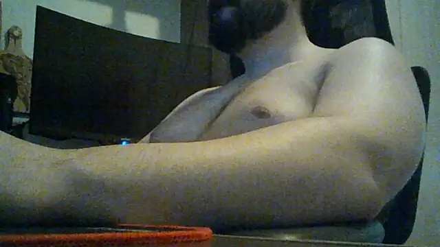 Snapshot of roberc4m chatting on October 2025 02:47:02 PM roberc4m online show from October 2025 02:47:02 PM