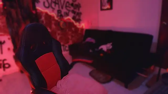 Laura takint online show from November 2025 09:04:02 PM