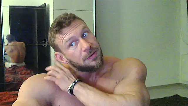 Snapshot of muscularkevin chatting on December 2024 04:42:02 AM muscularkevin online show from December 2024 04:42:02 AM