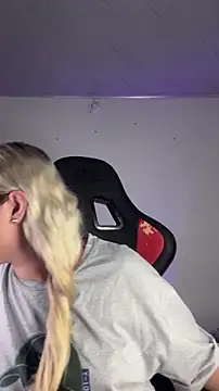 Irisweet  online show from November 2025 03:56:01 PM