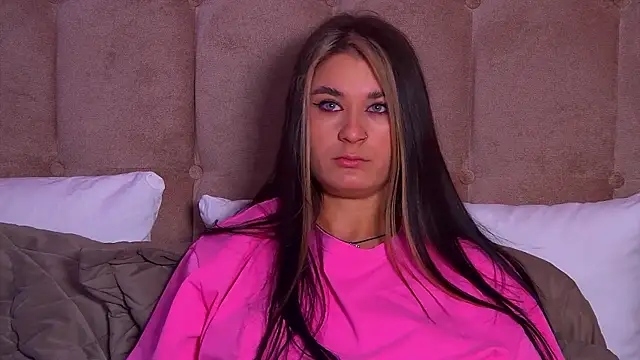 Snapshot of RachelSimpson chatting on February 2025 02:07:01 AM RachelSimpson online show from February 2025 02:07:01 AM