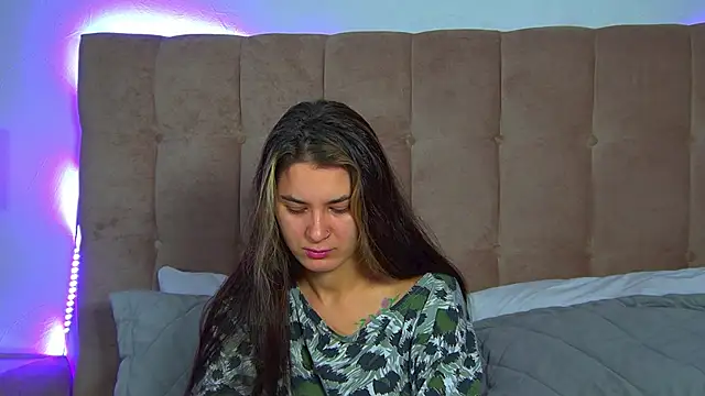 Snapshot of RachelSimpson chatting on November 2025 06:18:02 PM RachelSimpson online show from November 2025 06:18:02 PM