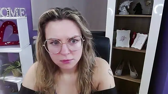 Zoey Erotic online show from December 2025 05:27:01 AM