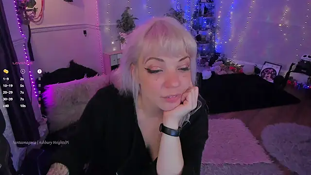 AliceW0lf online show from October 2025 09:04:01 PM