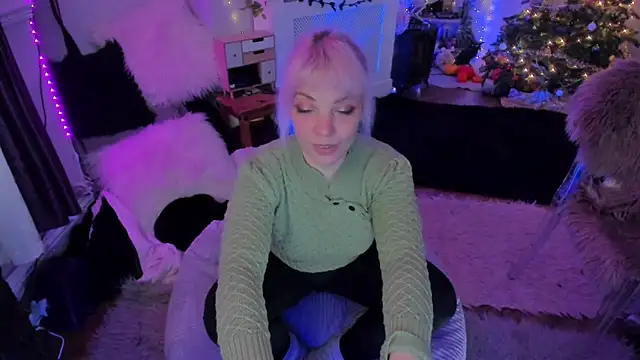 Snapshot of AliceW0lf chatting on December 2025 04:13:01 PM AliceW0lf online show from December 2025 04:13:01 PM