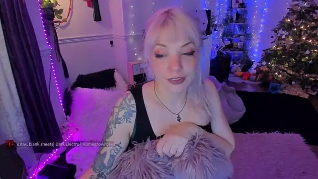 Snapshot of AliceW0lf chatting on January 2026 06:57:02 PM AliceW0lf online show from January 2026 06:57:02 PM