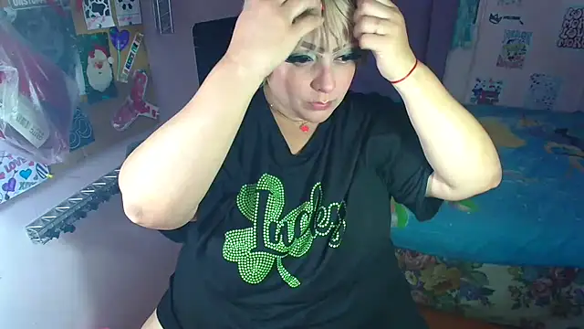 Snapshot of Queen_Anne chatting on December 2024 10:01:02 PM Queen Anne online show from December 2024 10:01:02 PM