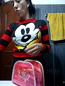 LunaZambrano online show from February 2025 06:47:02 PM