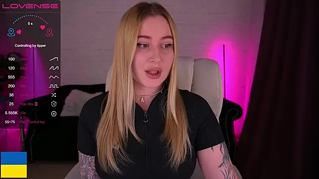 Snapshot of ArolinaNight chatting on December 2024 09:26:01 PM ArolinaNight online show from December 2024 09:26:01 PM