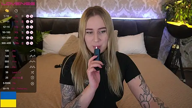 Snapshot of ArolinaNight chatting on December 2024 12:16:01 AM ArolinaNight online show from December 2024 12:16:01 AM