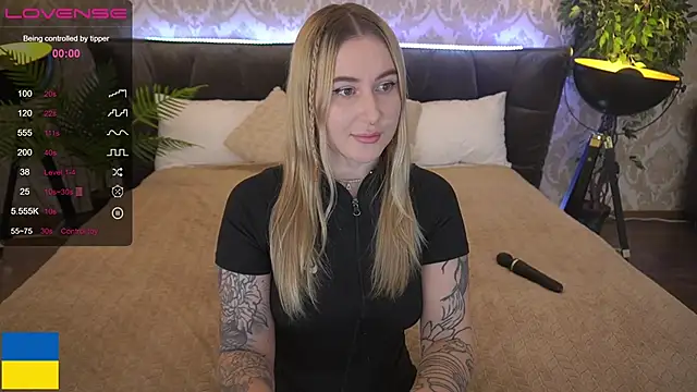 Snapshot of ArolinaNight chatting on December 2024 03:18:02 AM ArolinaNight online show from December 2024 03:18:02 AM