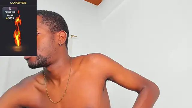 Snapshot of santi_brown chatting on February 2025 11:05:01 PM santi brown online show from February 2025 11:05:01 PM