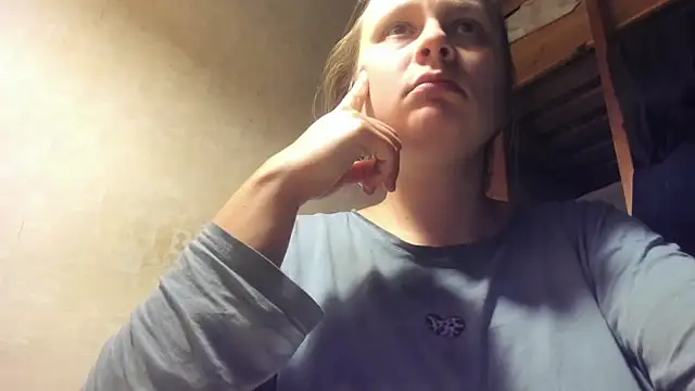 Snapshot of FrumCake chatting on January 2025 04:21:01 AM FrumCake online show from January 2025 04:21:01 AM