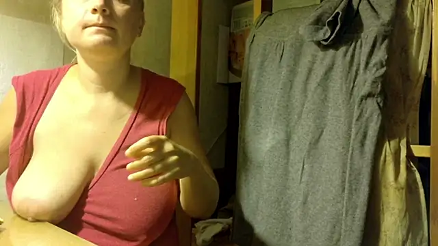 Snapshot of FrumCake chatting on September 2025 04:07:02 PM FrumCake online show from September 2025 04:07:02 PM