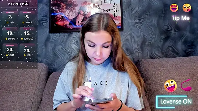 Snapshot of CassieMils chatting on October 2025 06:02:02 AM CassieMils online show from October 2025 06:02:02 AM