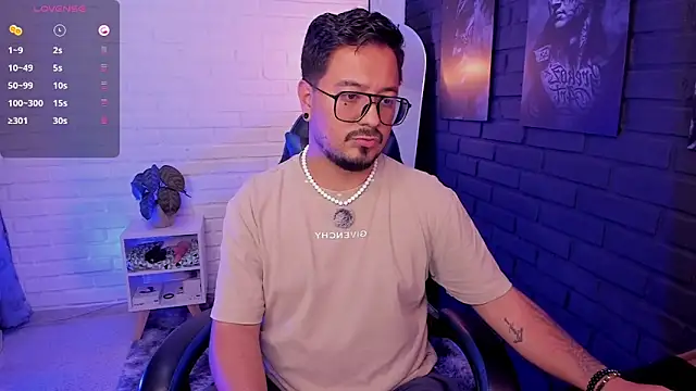 DaviidEvans  online show from May 2026 04:33:02 PM