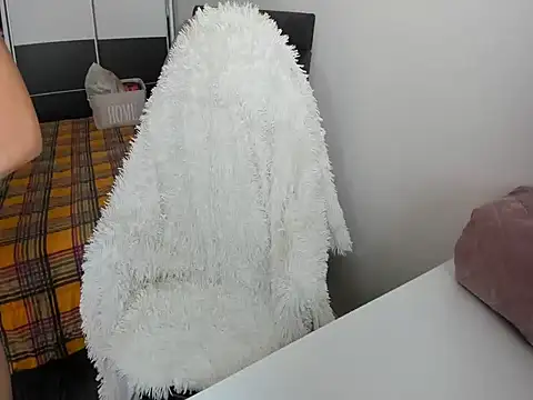 Snapshot of MeliEva chatting on November 2025 09:43:01 AM MeliEva online show from November 2025 09:43:01 AM