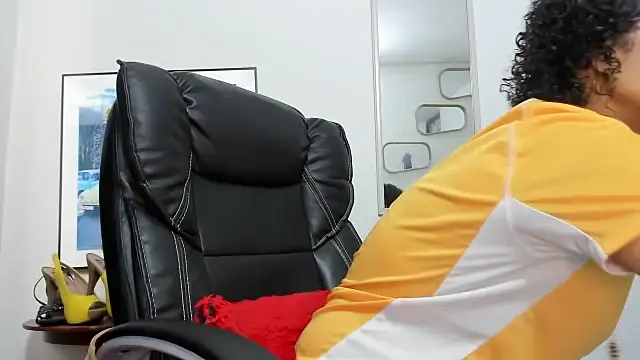 Aries Mature online show from November 2025 06:45:02 PM