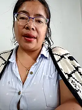 Snapshot of __valentina18 chatting on December 2024 01:17:01 PM   valentina18 online show from December 2024 01:17:01 PM