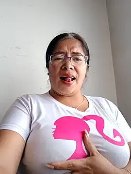 Snapshot of __valentina18 chatting on January 2025 07:56:01 PM   valentina18 online show from January 2025 07:56:01 PM