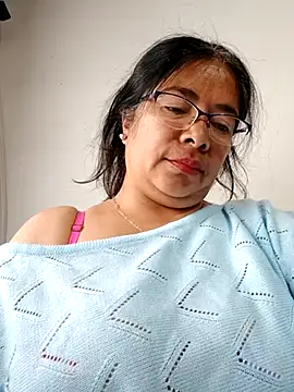 Snapshot of __valentina18 chatting on March 2025 08:32:01 PM   valentina18 online show from March 2025 08:32:01 PM