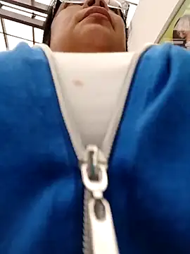 Snapshot of __valentina18 chatting on March 2025 04:17:01 PM   valentina18 online show from March 2025 04:17:01 PM